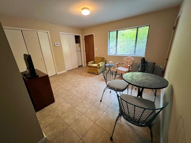 701 Christine Drive, Palo Alto CA: https://media.crmls.org/mediaz/56540112-bc34-4c7f-a5ea-19d90f527000.jpg