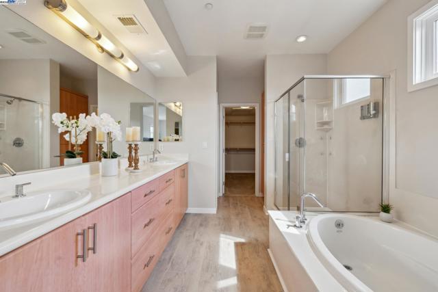 303 Bowsman Ct, Oakland CA: https://media.crmls.org/mediaz/56547e35-60a3-4e2f-953f-a4bfabbba3d8.jpg