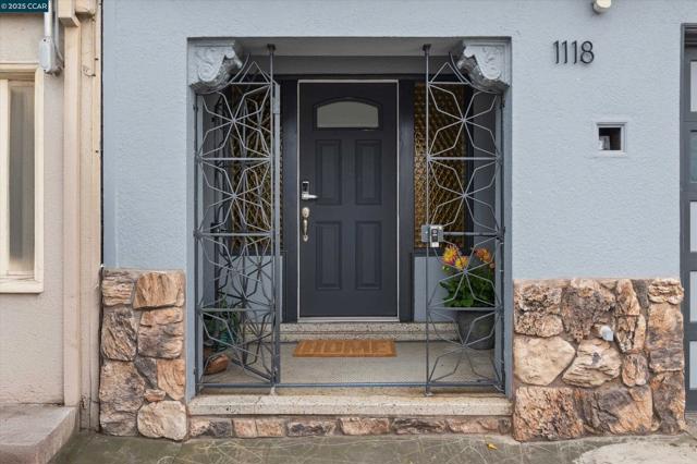1118 GENEVA AVE, San Francisco CA: https://media.crmls.org/mediaz/565543da-414f-43e0-a9f3-3d5d24f8aaca.jpg