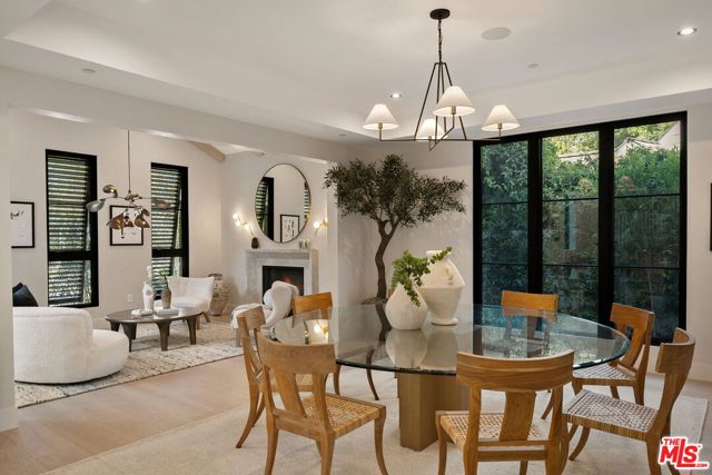 10444 Charing Cross Road, Los Angeles CA: https://media.crmls.org/mediaz/5655668e-5f88-4520-babb-7725616ab493.jpg