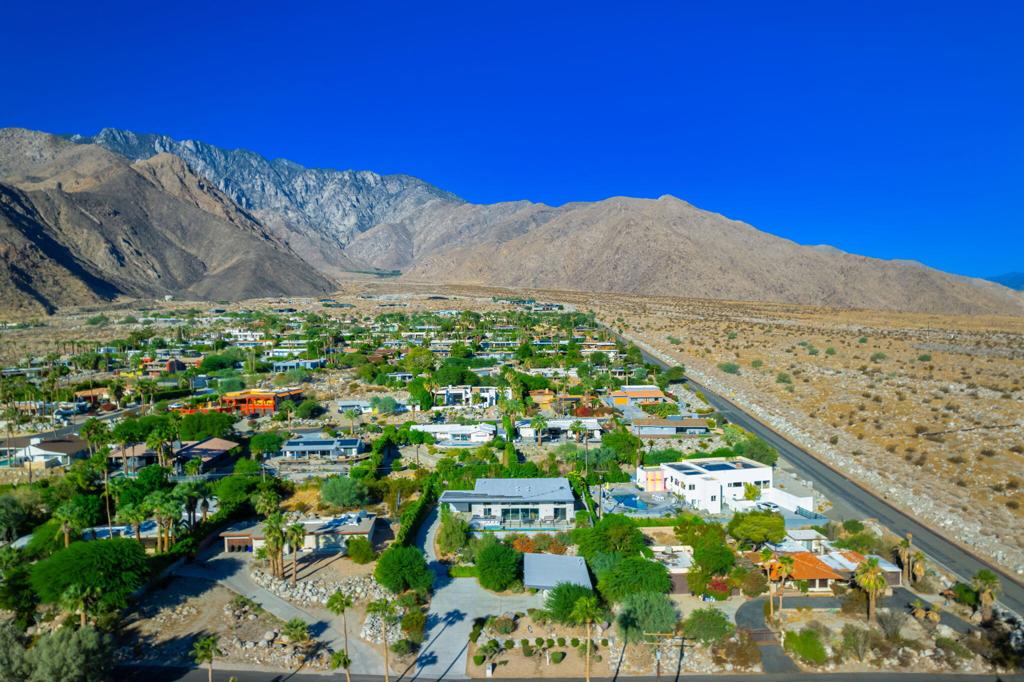 https://media.crmls.org/mediaz/56562e5e-541d-4b87-8246-287c0741ddae.jpg?preset=X-Large
