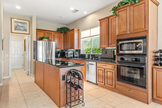 80610 Prestwick Place, Indio CA: https://media.crmls.org/mediaz/56563001-1644-4876-83cc-e658f07bbe06.jpg