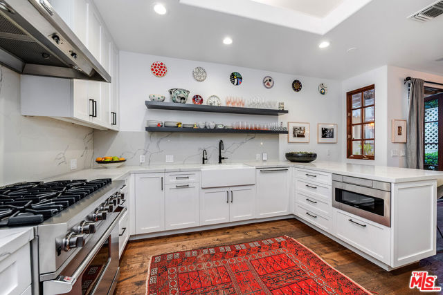 1925 Curson Place, Los Angeles CA: https://media.crmls.org/mediaz/56578eba-3ce4-4336-858c-1f1fdfec7e17.jpg