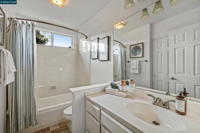1340 Breakwater Way, Brentwood CA: https://media.crmls.org/mediaz/5657cc7d-7153-496e-9c41-d32eea335f65.jpg