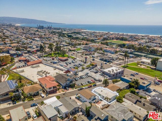 831 13th Street, Hermosa Beach, California 90254, ,Residential Income,Sold,13th,22194461