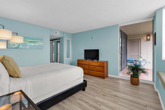 3130 Avenida de Portugal 101, San Diego CA: https://media.crmls.org/mediaz/5658241d-afc4-400a-80a4-c766bbadee06.jpg
