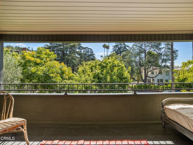 1327 Campbell Street, Glendale CA: https://media.crmls.org/mediaz/5658f99b-2a7b-4baf-b334-7d1f01dc6aa2.jpg