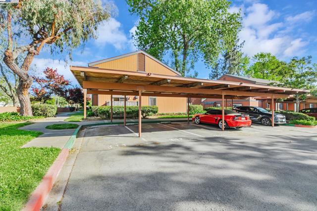 38627 Cherry Ln, Fremont CA: https://media.crmls.org/mediaz/56591f65-86b9-41bd-9d8e-a72d92bc9afa.jpg