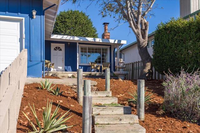 855 Sierra Street, Moss Beach CA: https://media.crmls.org/mediaz/565920bb-8a46-44f8-917b-2fef4bef2824.jpg