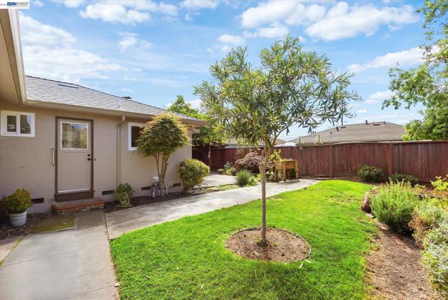 Image 45 of 46 For 831 Casanova Dr