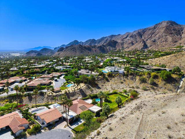 40480 Via Entrada, Rancho Mirage CA: https://media.crmls.org/mediaz/5659c027-e82d-44fe-a398-1992632c9d1a.jpg