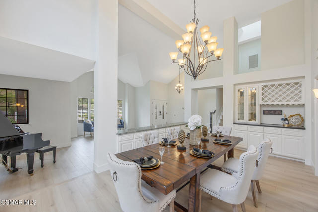 790 Spring Canyon Place, Thousand Oaks CA: https://media.crmls.org/mediaz/5659e248-9bbb-410b-80bb-c0b344acb887.jpg