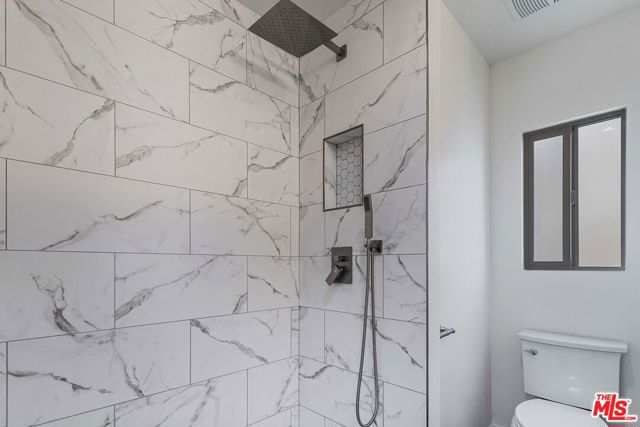 1622 W 66th Street, Los Angeles CA: https://media.crmls.org/mediaz/565a58ff-a534-40d5-9374-f160ed137e66.jpg