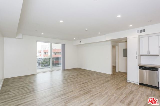 744 Hartford Avenue, Los Angeles CA: https://media.crmls.org/mediaz/565aa768-e4fb-424f-888e-277a04222fbf.jpg