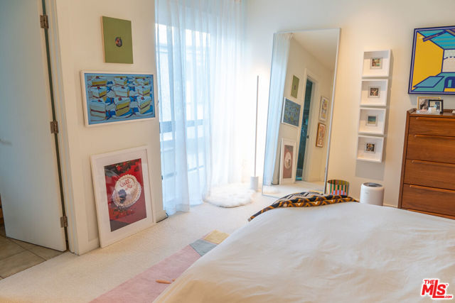 880 Hilldale Avenue, West Hollywood CA: https://media.crmls.org/mediaz/565b056d-7a19-4766-8598-1ce2ac5ba570.jpg