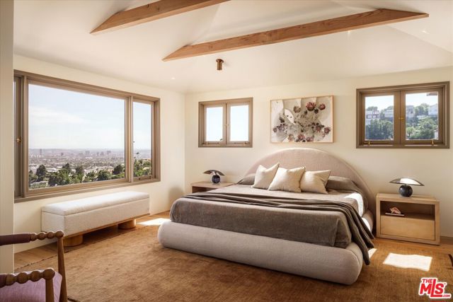 6911 Los Tilos Road, Los Angeles CA: https://media.crmls.org/mediaz/565b2ec1-ea46-44ab-96c9-4627348eaa49.jpg