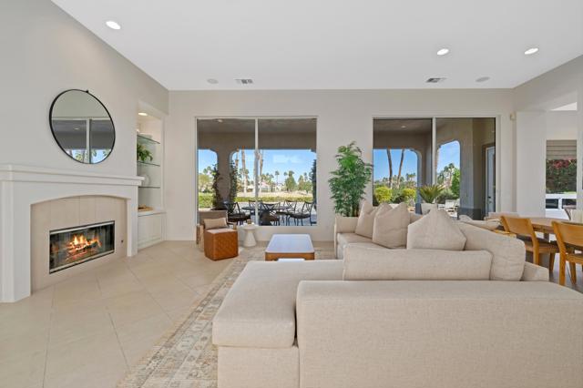 81100 Legends Way, La Quinta CA: https://media.crmls.org/mediaz/565b6f4b-0a45-49f7-bcc9-fd2e95e4b271.jpg