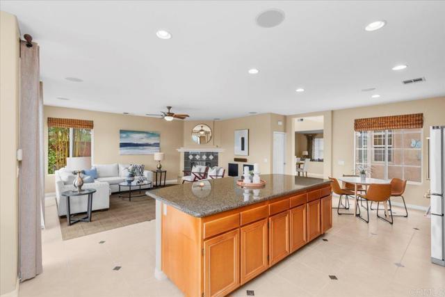320 Crownview Ct, San Marcos CA: https://media.crmls.org/mediaz/565c4764-a250-42e9-936a-b4b4cbe6e44a.jpg