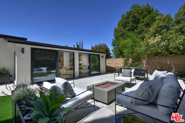 15431 Milbank Street, Encino CA: https://media.crmls.org/mediaz/565c7924-ba92-49f8-aa66-d98210018da8.jpg