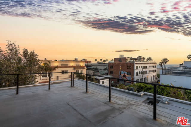 25 Brooks Avenue, Venice CA: https://media.crmls.org/mediaz/565c95fb-65c7-475e-95c1-be11a11adcd7.jpg