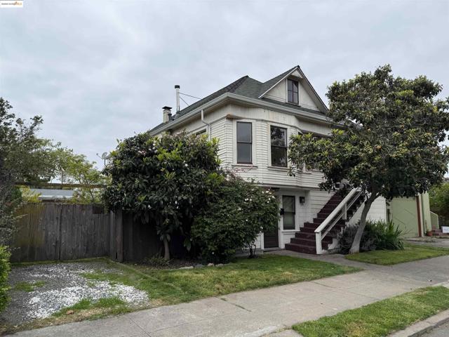 1406 Kains Ave, Berkeley CA: https://media.crmls.org/mediaz/565d0b4f-d9ec-47f4-a551-3a40013511ad.jpg