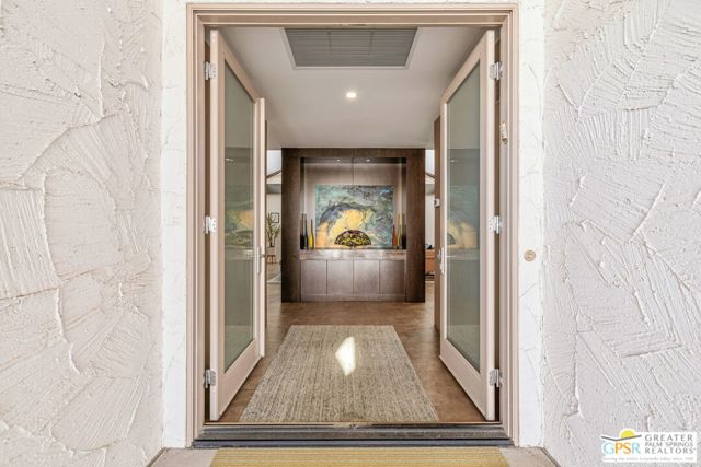 2420 Paseo Del Rey, Palm Springs CA: https://media.crmls.org/mediaz/565d58de-a606-4a4c-ad27-74365117e159.jpg