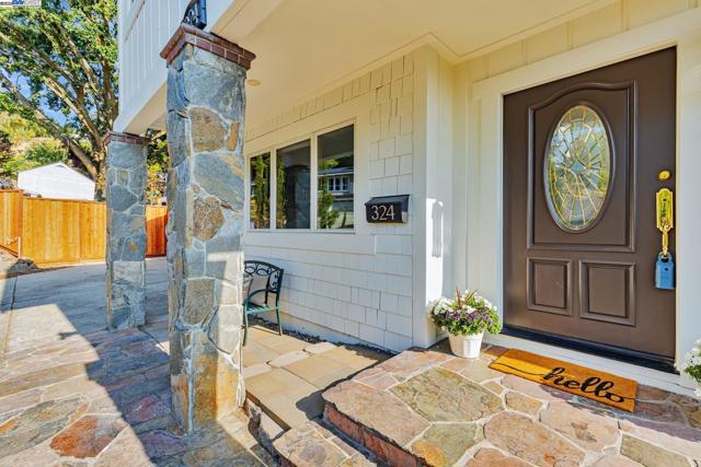 324 Merrilee Place, Danville CA: https://media.crmls.org/mediaz/565dbecf-83a2-4f0b-a136-7bb2b8cc5bb7.jpg