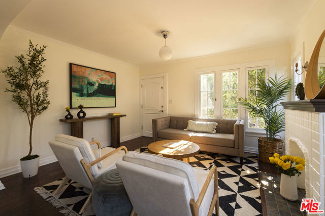 3010 11th Avenue, Los Angeles CA: https://media.crmls.org/mediaz/565e25d7-464f-4fb6-9820-2911472704b5.jpg