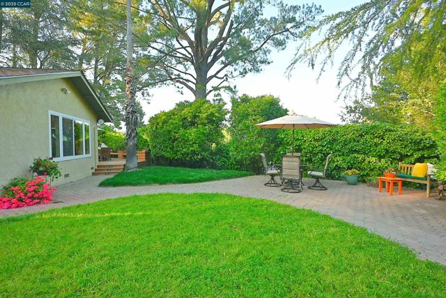 911 Sousa Drive, Walnut Creek CA: https://media.crmls.org/mediaz/565e2ab2-a924-4319-bddc-aac40d1b1e0c.jpg