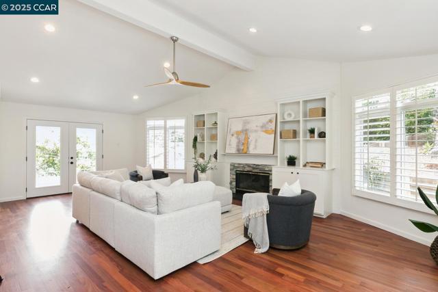2 Deer field, Walnut Creek CA: https://media.crmls.org/mediaz/565e6984-ac2c-47a0-8acd-ae464ba09c40.jpg