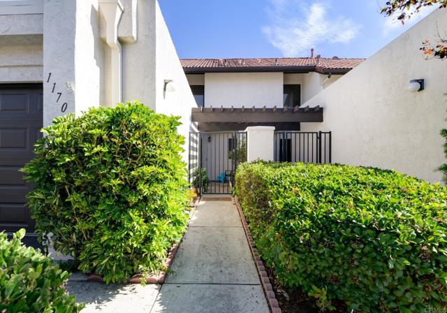 Detail Gallery Image 2 of 27 For 1170 via Loma Vista, El Cajon,  CA 92019 - 2 Beds | 2/1 Baths