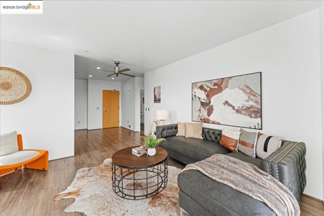 1201 Pine St, Oakland CA: https://media.crmls.org/mediaz/565f1d26-e969-453b-846e-0964baf7cb89.jpg