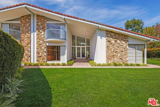 650 N Tigertail Road, Los Angeles CA: https://media.crmls.org/mediaz/565fa27d-8533-40ad-a043-b694bc0d431a.jpg