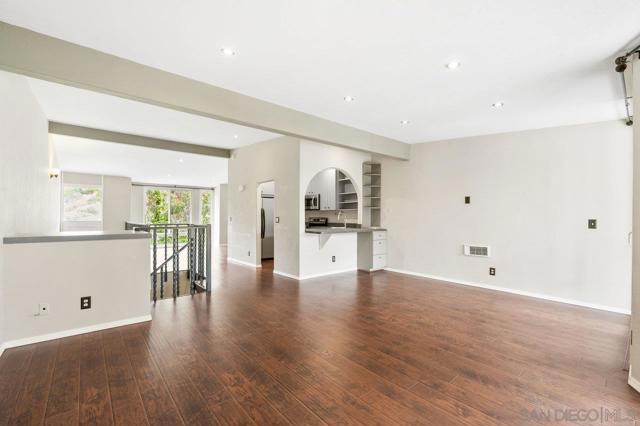 2402 Altisma Way, Carlsbad CA: https://media.crmls.org/mediaz/566007bf-fdbb-4b22-9f9c-c9c06d7bd257.jpg