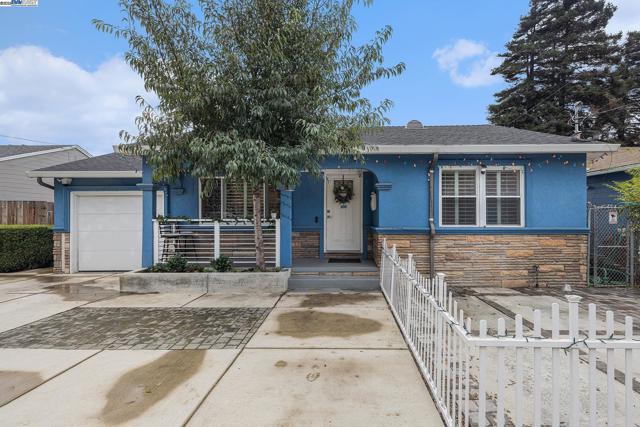 2036 brookside Dr, San Pablo CA: https://media.crmls.org/mediaz/56603851-7c71-4790-9bd1-54dcbadb2f94.jpg
