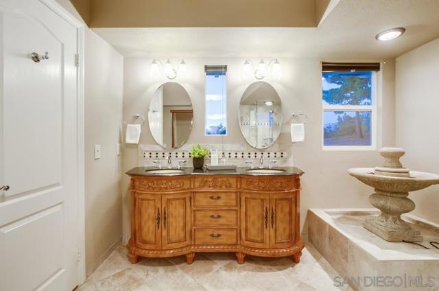 14442 Ranch Trail Drive, El Cajon CA: https://media.crmls.org/mediaz/56611f0f-f59c-4cc3-aaa7-bfd497f299c4.jpg