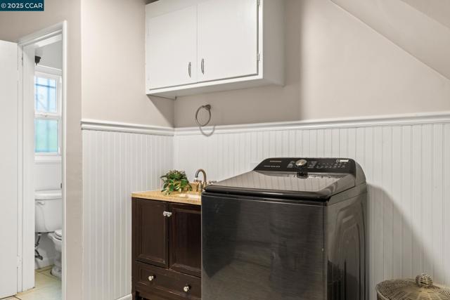 1232 E 20Th St, Oakland CA: https://media.crmls.org/mediaz/56615eb5-cf09-454c-8252-8beebe672e09.jpg