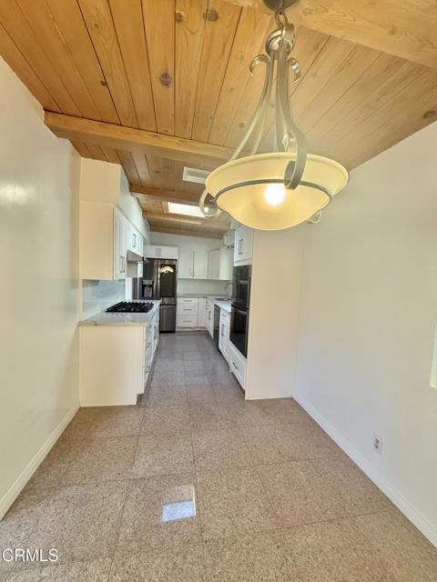 Detail Gallery Image 10 of 25 For 5212 New York Ave Ave, Glendale,  CA 91214 - 4 Beds | 2/1 Baths