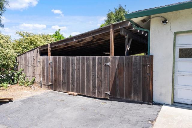 307 Mansfield Road, Hollister CA: https://media.crmls.org/mediaz/5661d43b-2061-4025-bcc2-b51c4cb96017.jpg