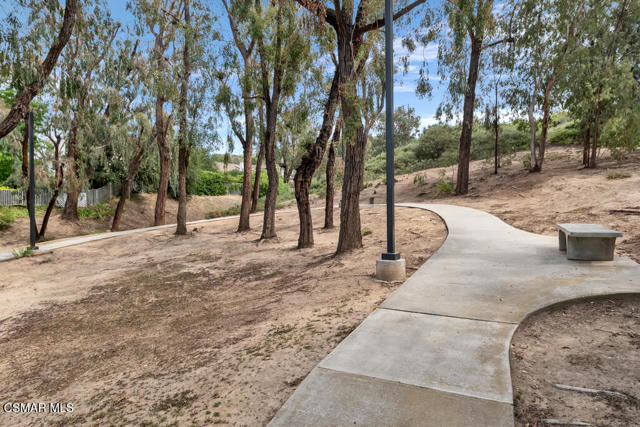 13101 Thomasville Court, Moorpark CA: https://media.crmls.org/mediaz/56623459-35d3-48d1-8bca-f4dab680bf84.jpg