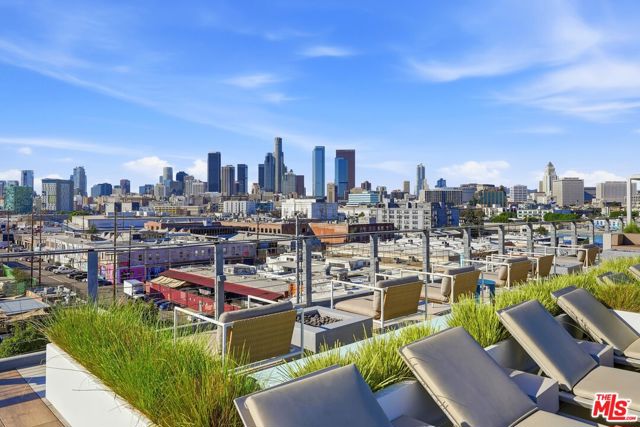 530 S Hewitt Street, Los Angeles CA: https://media.crmls.org/mediaz/5662d8e9-50bb-4eb7-a930-4f5cbc590c2c.jpg