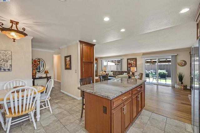 2611 Quail Ct., Union City CA: https://media.crmls.org/mediaz/5662dd23-b7ea-477d-915f-8c7f9ec9b40f.jpg