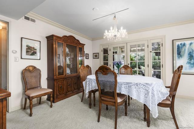 5353 Westknoll Dr, San Diego CA: https://media.crmls.org/mediaz/5662e246-42e2-4a33-80ea-fb1983f4c291.jpg