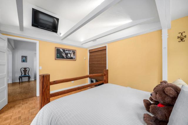 122 Strawberry Canyon Road, Royal Oaks CA: https://media.crmls.org/mediaz/56630f16-ecde-4001-b8d3-4ee0f763832e.jpg