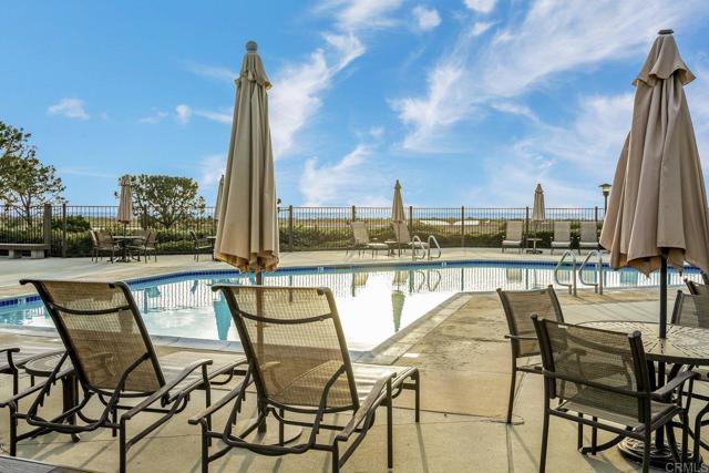 12859 Caminito del Canto, Del Mar CA: https://media.crmls.org/mediaz/566358cb-b069-4cbe-a4ba-e97d1ef756d6.jpg