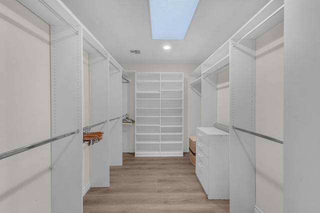 5 Stanford Drive, Rancho Mirage CA: https://media.crmls.org/mediaz/566374bd-c164-4a23-aff5-81020d98b0ad.jpg