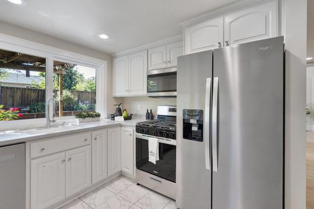 1272 Glacier Drive, Milpitas CA: https://media.crmls.org/mediaz/56638415-3cd1-4e8a-94c6-4b6eff026367.jpg
