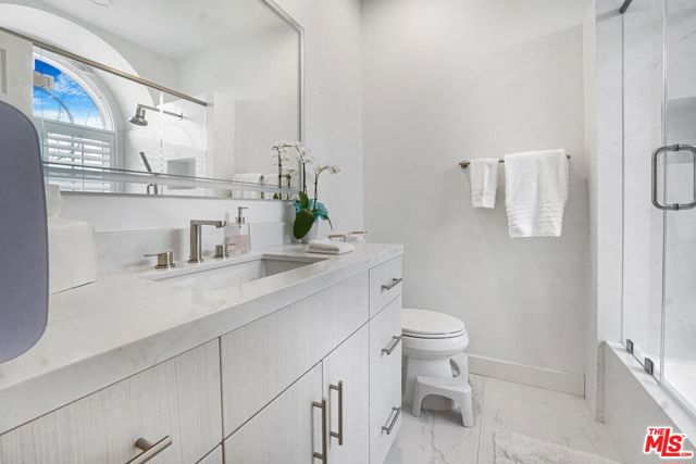 3485 Ridgeford Drive, Westlake Village CA: https://media.crmls.org/mediaz/5664f5d9-4a91-4238-a072-648679fbcc29.jpg