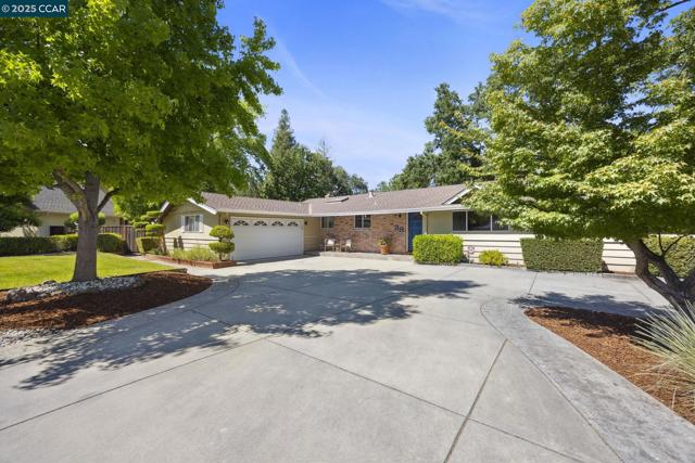 38 Oakdene Ct, Walnut Creek CA: https://media.crmls.org/mediaz/56650a2f-80dd-48f5-bf41-c6ab01a360a4.jpg