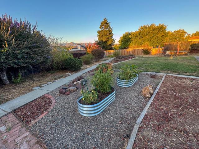 215 Rays Circle, Hollister CA: https://media.crmls.org/mediaz/566546dc-bcd5-4f1d-9905-f5eac286d2e8.jpg
